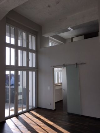 Wohnraum, Blick auf Arbeitszimmer u. Galerie